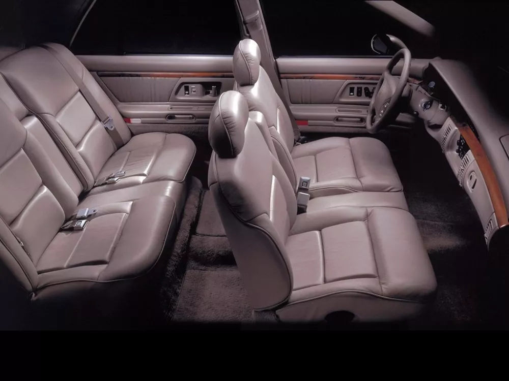Автомобиль Oldsmobile Ninety-Eight XI Седан