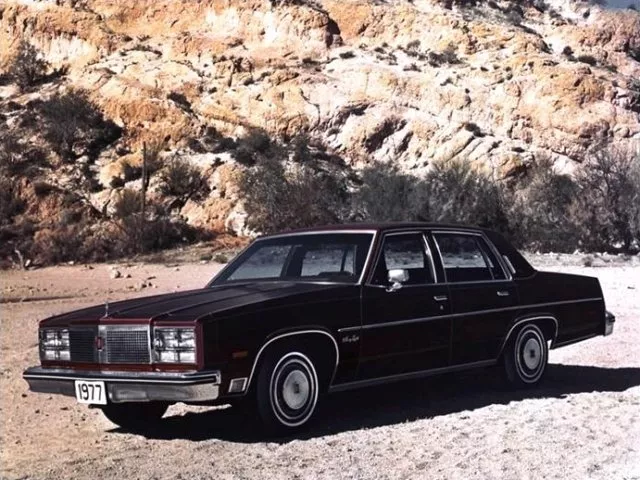 Автомобиль Oldsmobile Ninety-Eight IX Седан