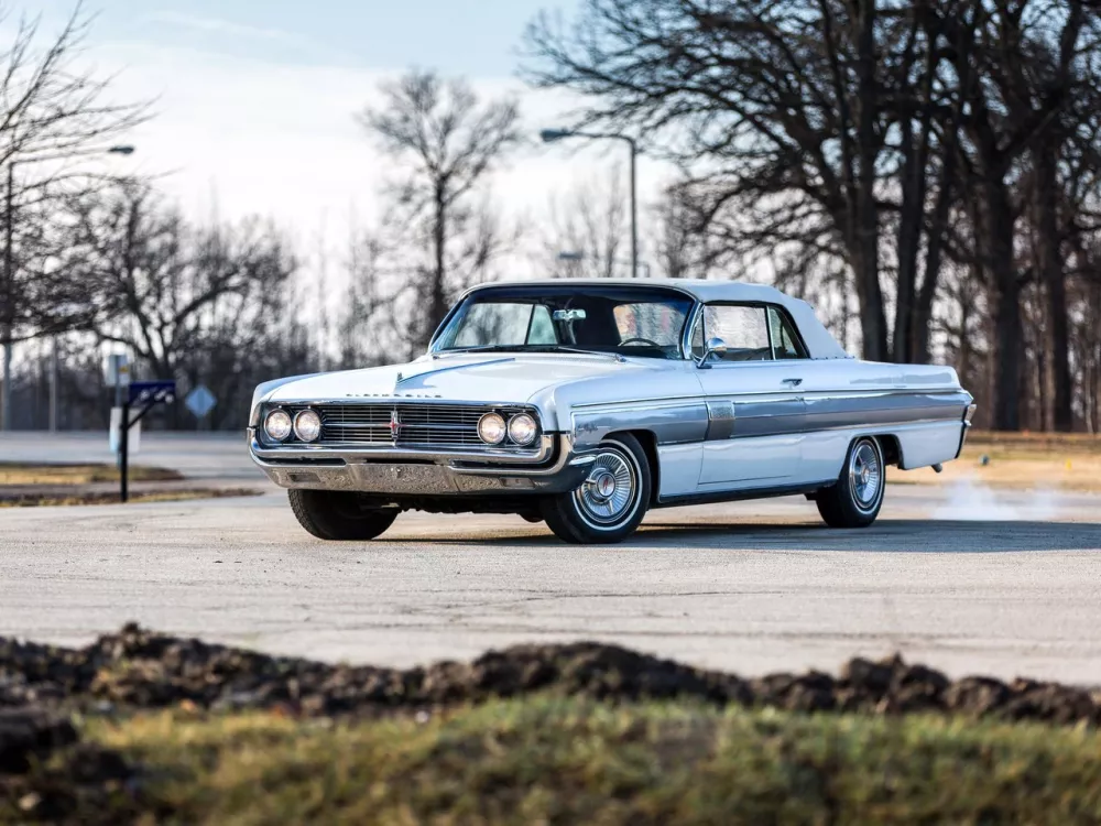 Автомобиль Oldsmobile Starfire I Кабриолет
