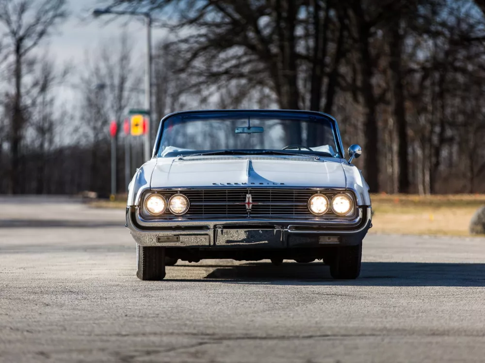 Автомобиль Oldsmobile Starfire I Кабриолет