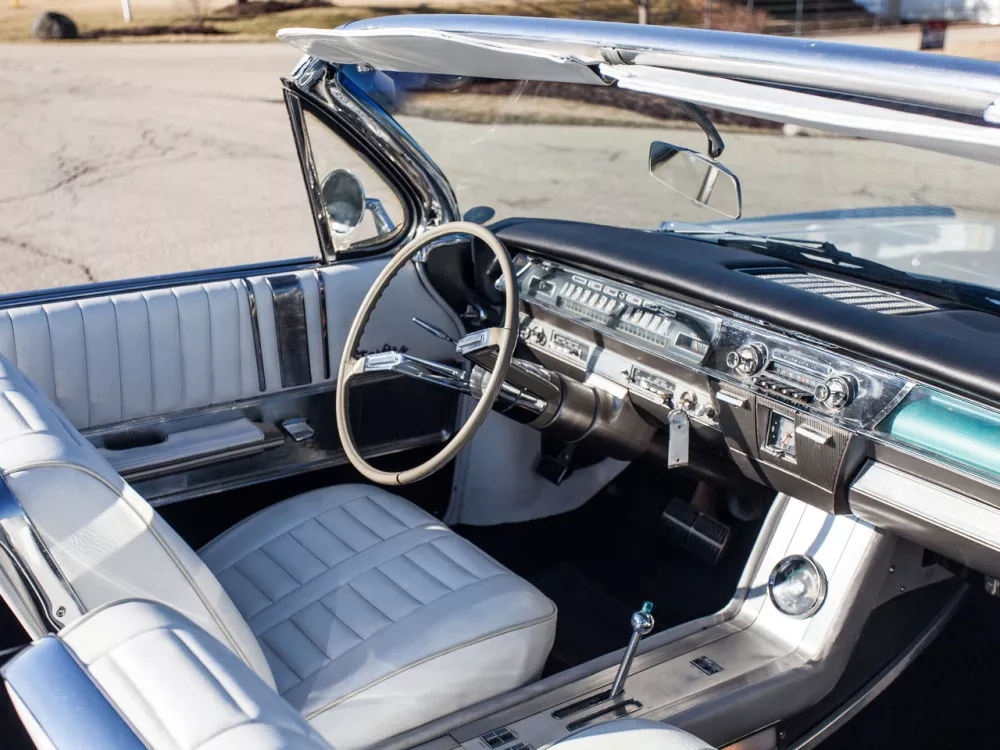 Автомобиль Oldsmobile Starfire I Кабриолет