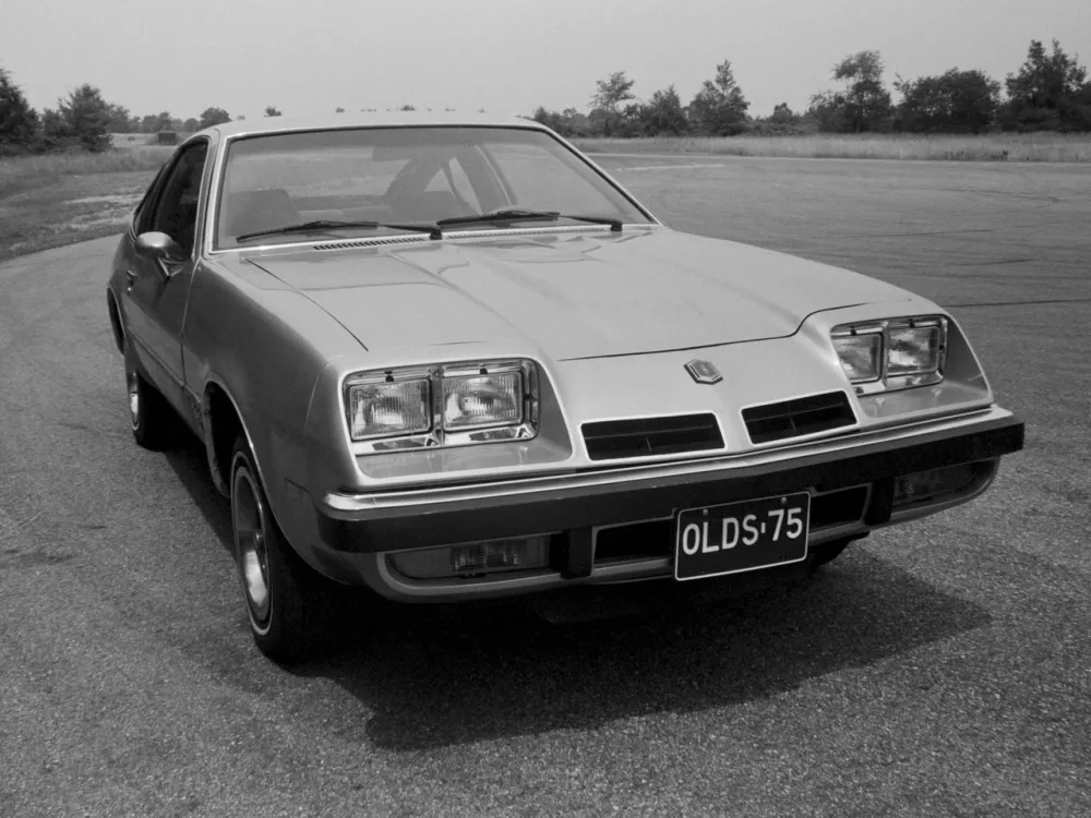 Автомобиль Oldsmobile Starfire II Хэтчбек (3 двери)