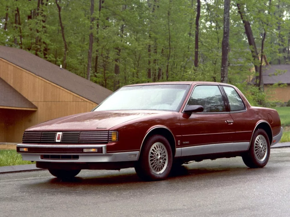 Автомобиль Oldsmobile Toronado IV Купе