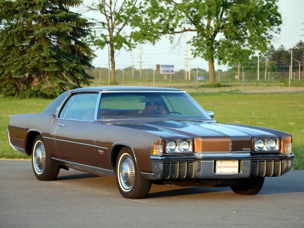 Автомобиль Oldsmobile Toronado II Купе-хардтоп