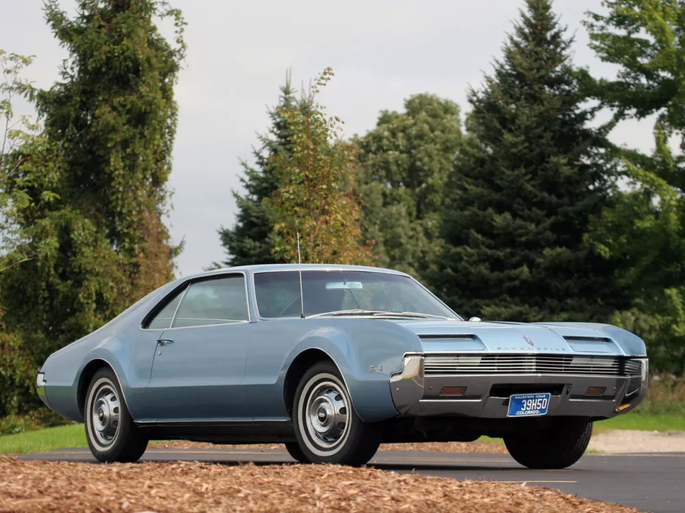 Автомобиль Oldsmobile Toronado I Купе