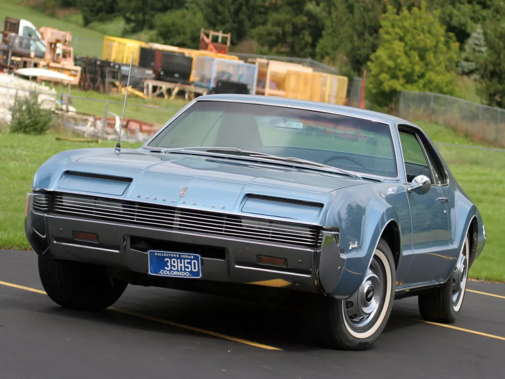 Автомобиль Oldsmobile Toronado I Купе