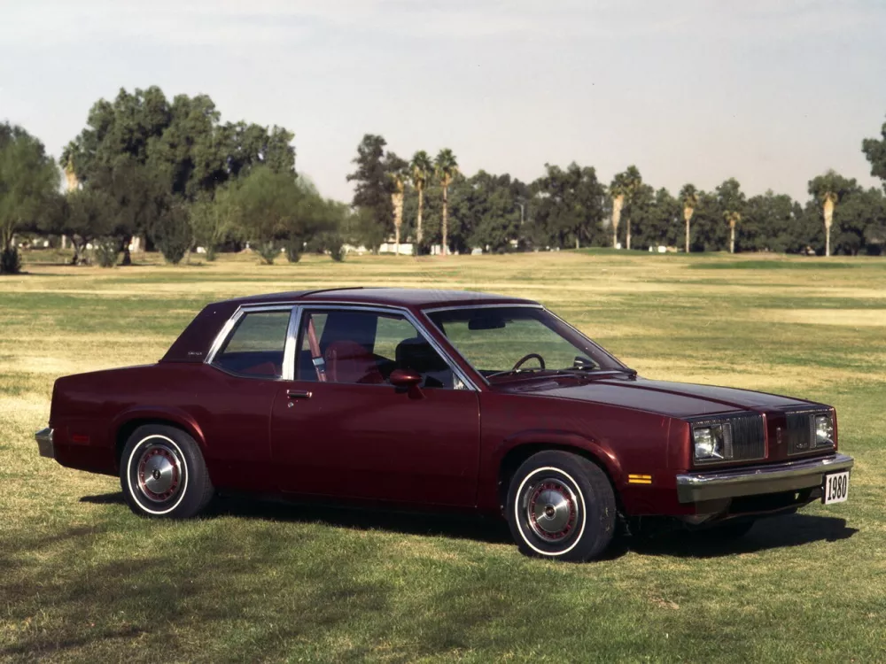 Автомобиль Oldsmobile Omega Купе