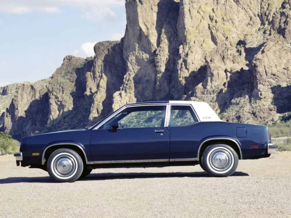 Автомобиль Oldsmobile Omega Купе