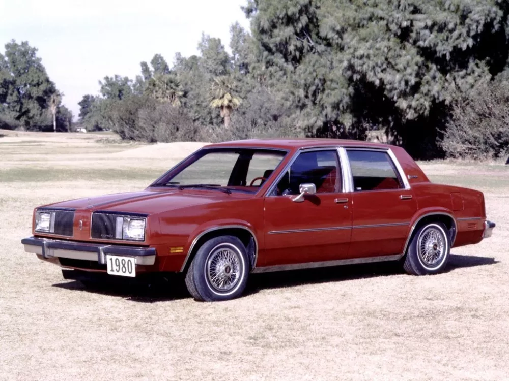 Автомобиль Oldsmobile Omega Седан
