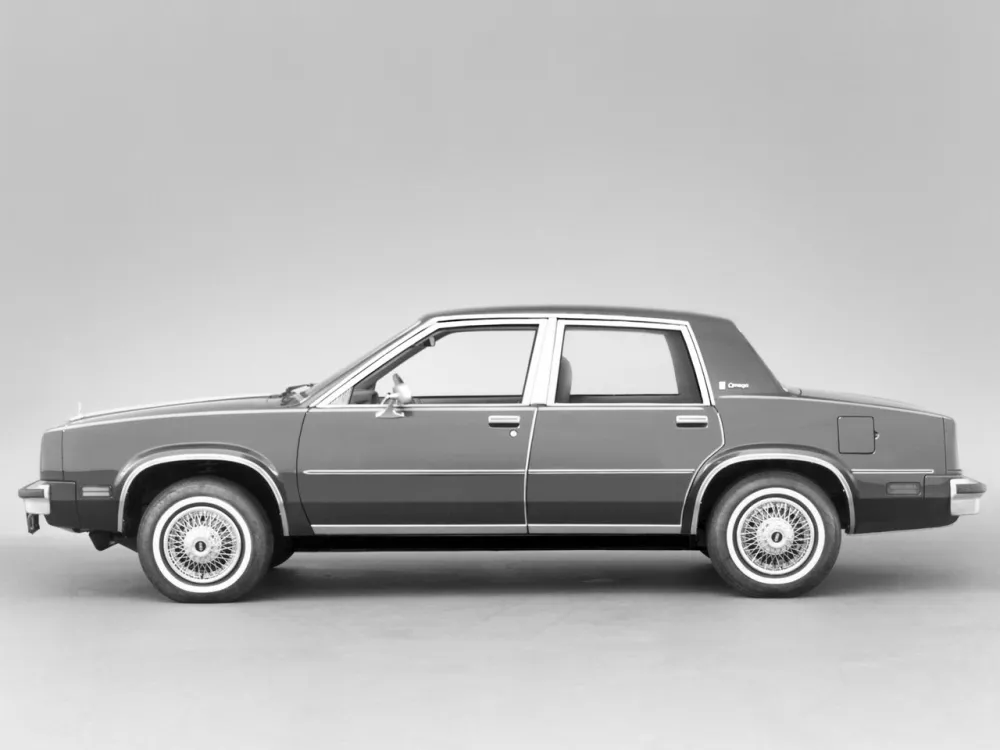 Автомобиль Oldsmobile Omega Седан