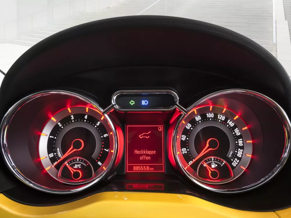 Автомобиль Opel Adam I Хэтчбек (3 двери)