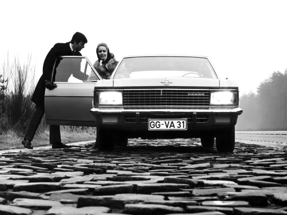 Автомобиль Opel Admiral B Седан