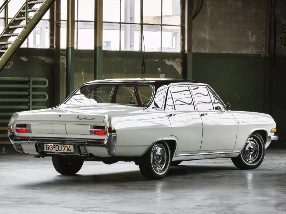 Автомобиль Opel Admiral A Седан