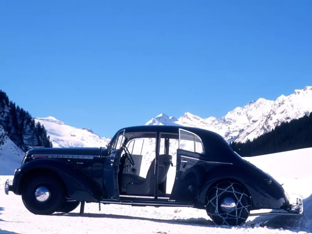 Автомобиль Opel Admiral '37 Седан
