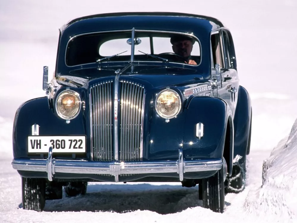 Автомобиль Opel Admiral '37 Седан