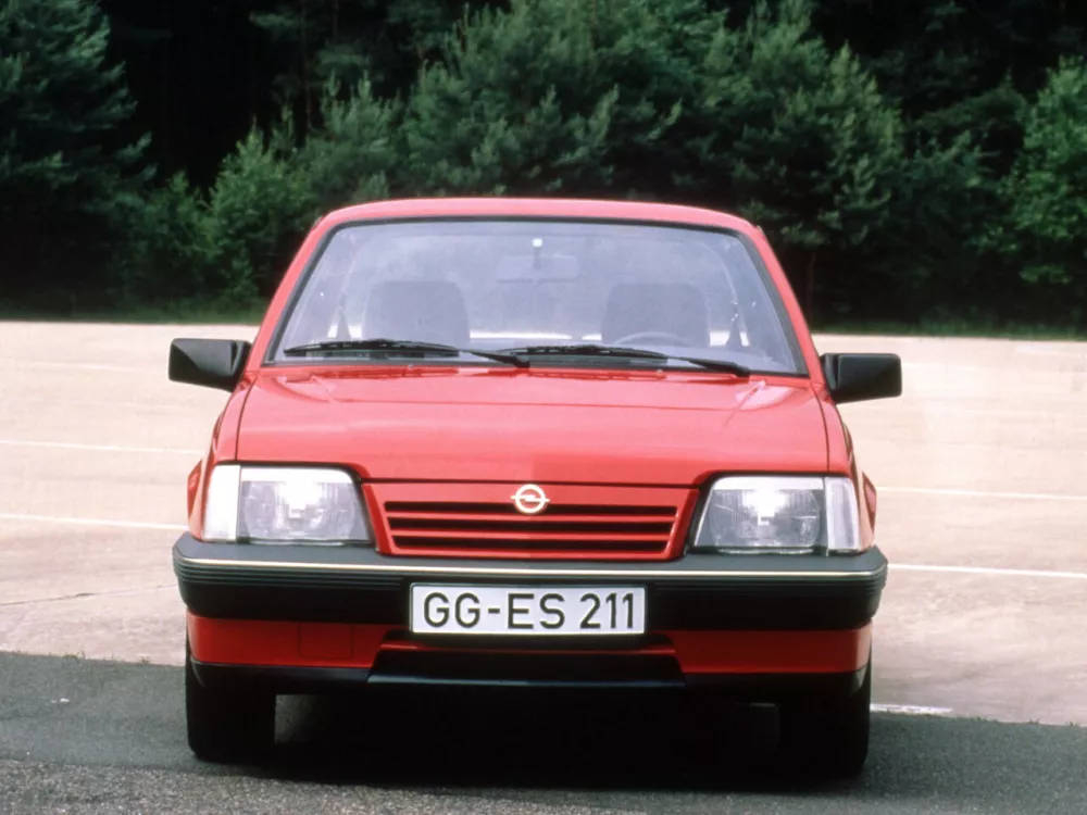 Автомобиль Opel Ascona C Седан