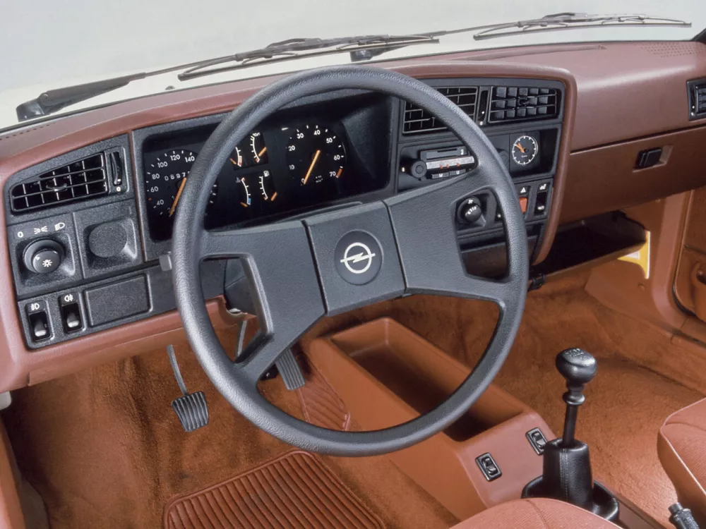 Автомобиль Opel Ascona C Седан