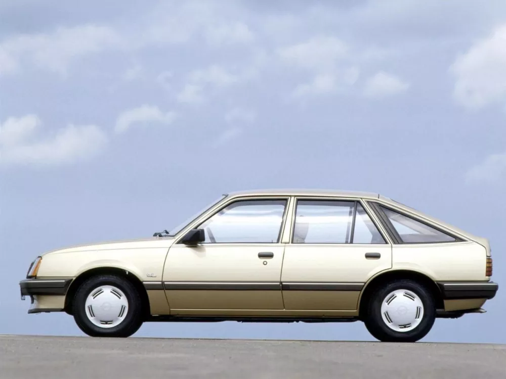Автомобиль Opel Ascona C Хэтчбек (5 дверей)
