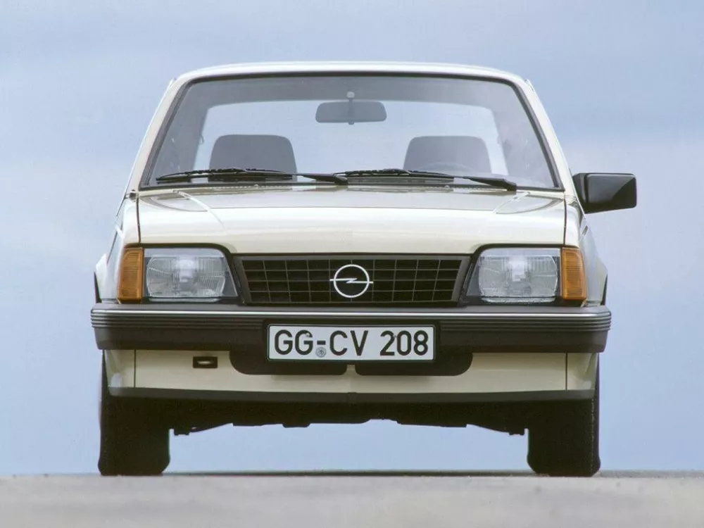Автомобиль Opel Ascona C Хэтчбек (5 дверей)