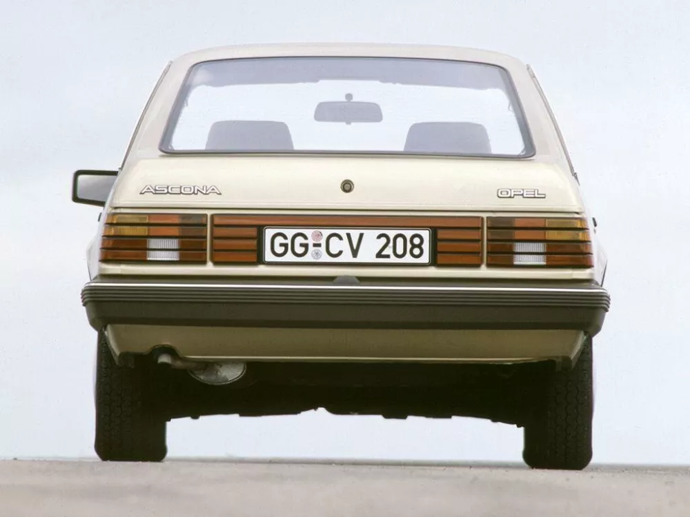 Автомобиль Opel Ascona C Хэтчбек (5 дверей)