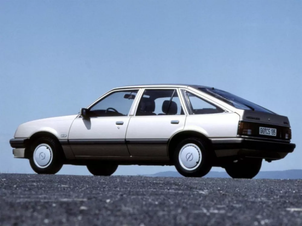 Автомобиль Opel Ascona C Хэтчбек (5 дверей)