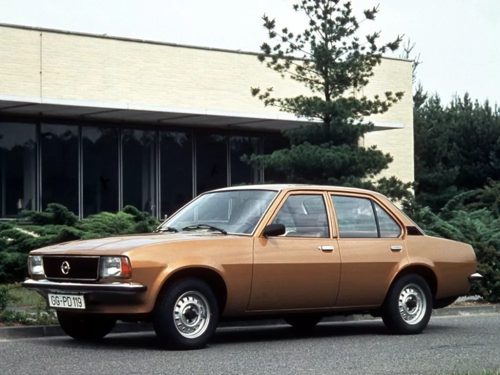 Автомобиль Opel Ascona B Седан