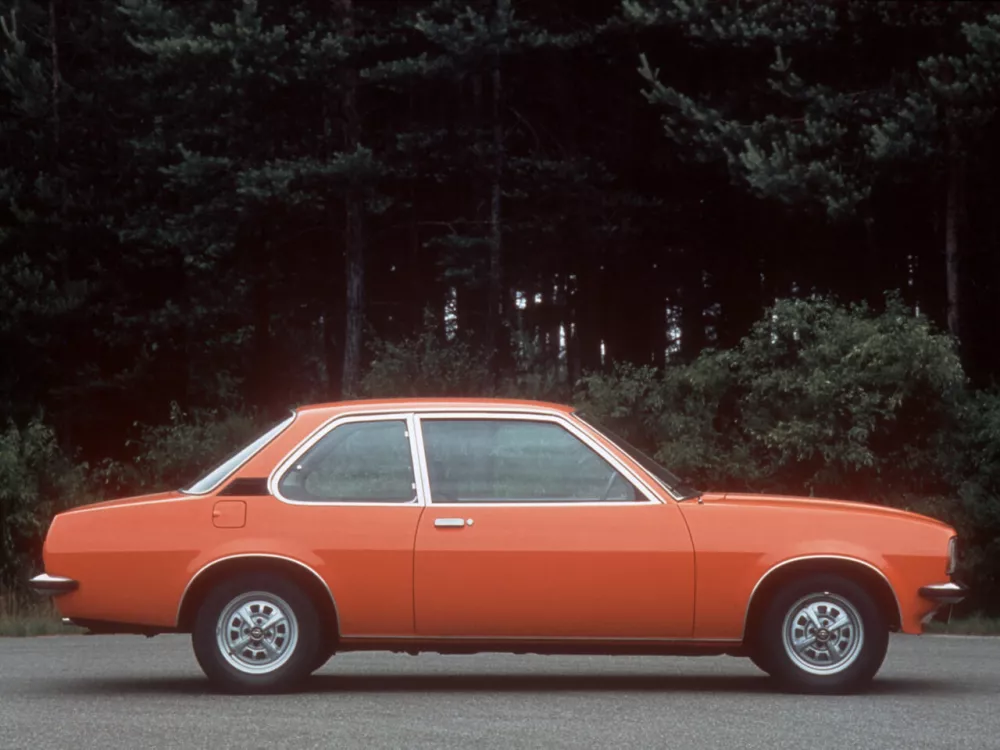 Автомобиль Opel Ascona B Седан 2 дв.