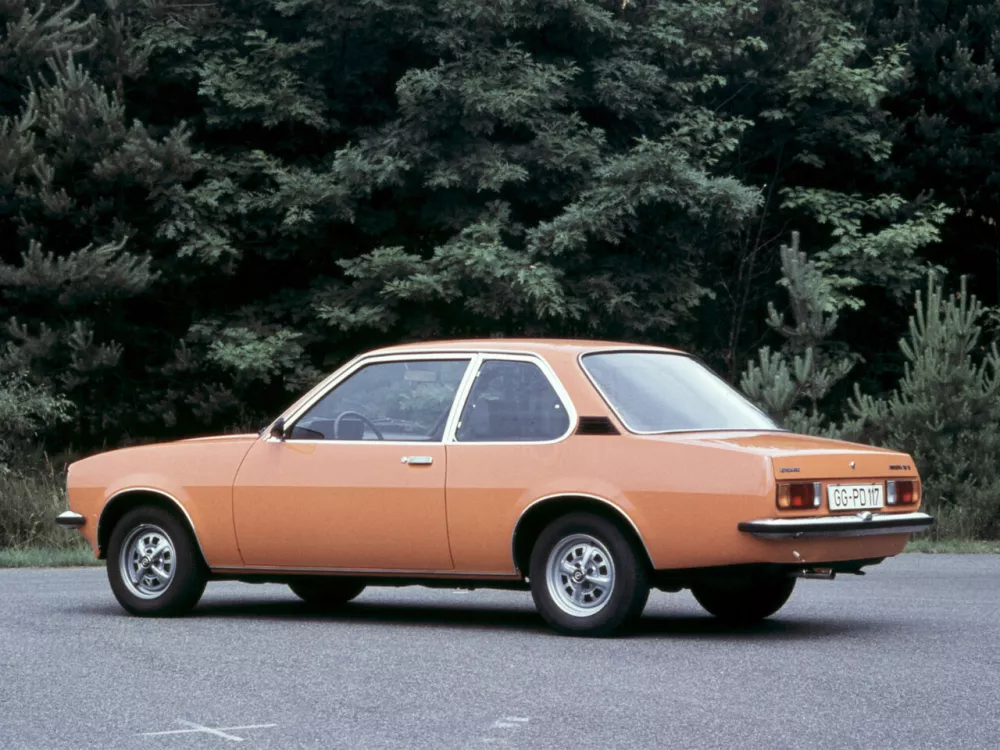 Автомобиль Opel Ascona B Седан 2 дв.