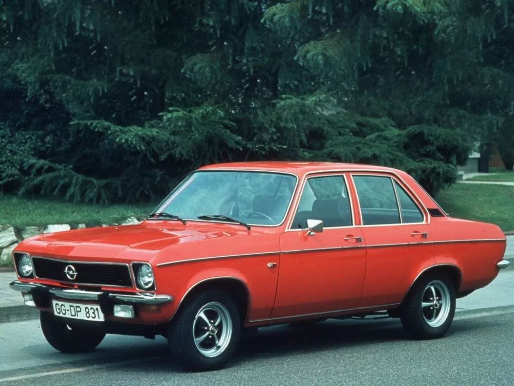 Автомобиль Opel Ascona A Седан