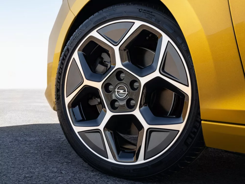 Автомобиль Opel Astra L Хэтчбек (5 дверей)