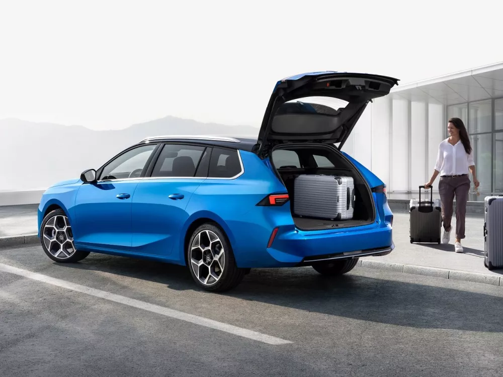 Автомобиль Opel Astra L Универсал (5 дверей)