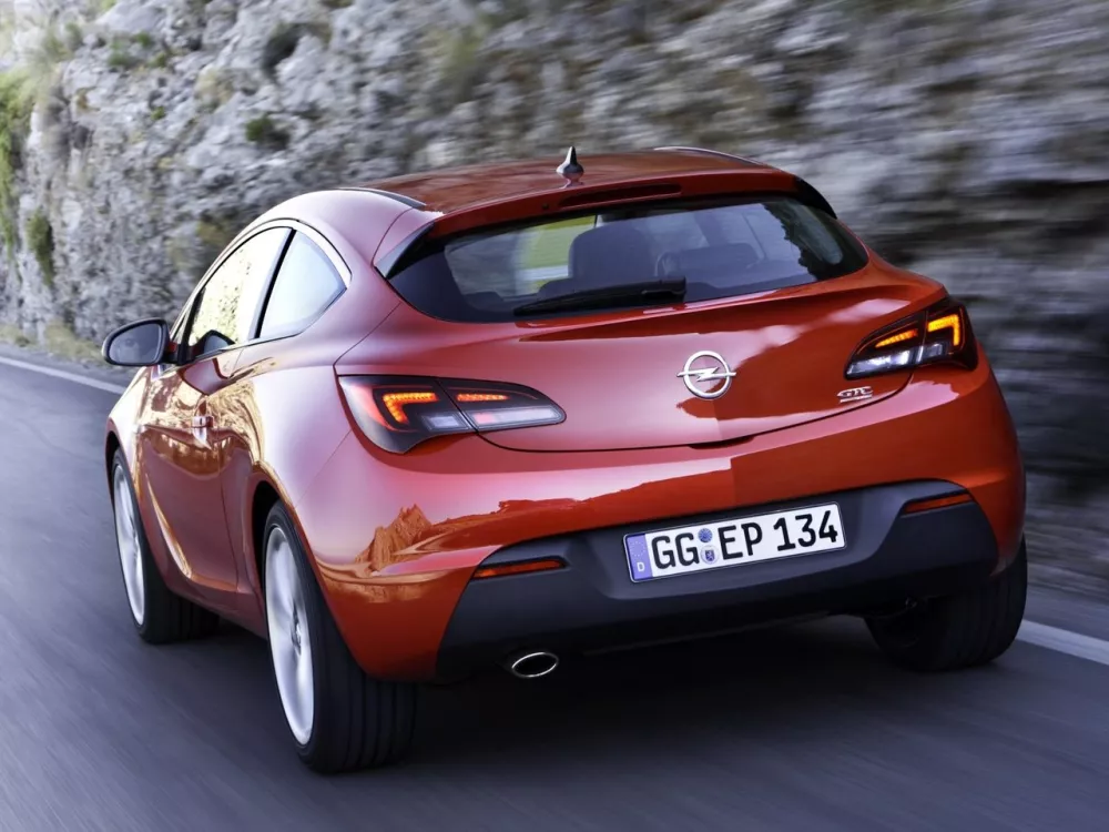 Автомобиль Opel Astra J Рестайлинг Хэтчбек (3 двери) GTC