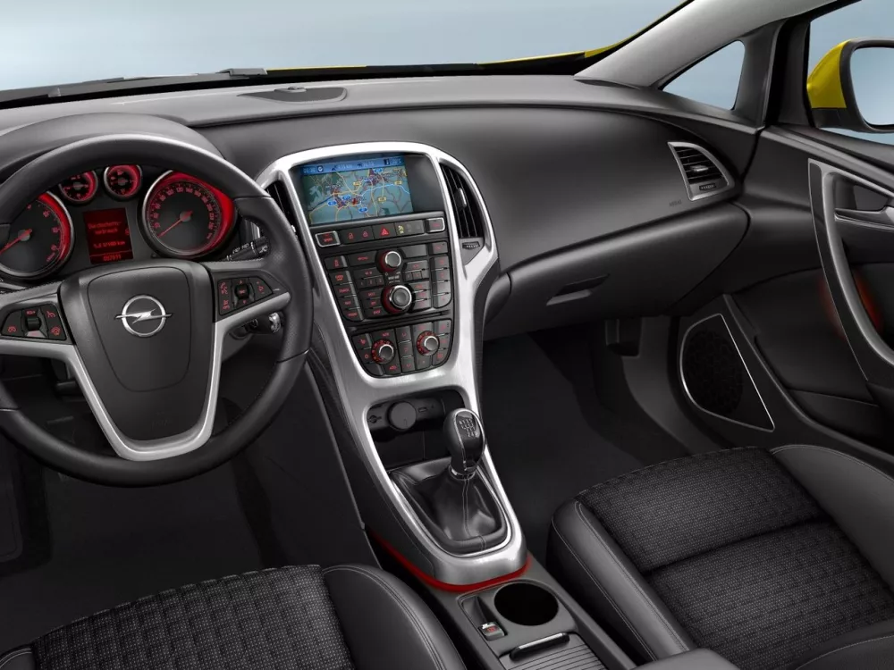 Автомобиль Opel Astra J Рестайлинг Хэтчбек (3 двери) GTC