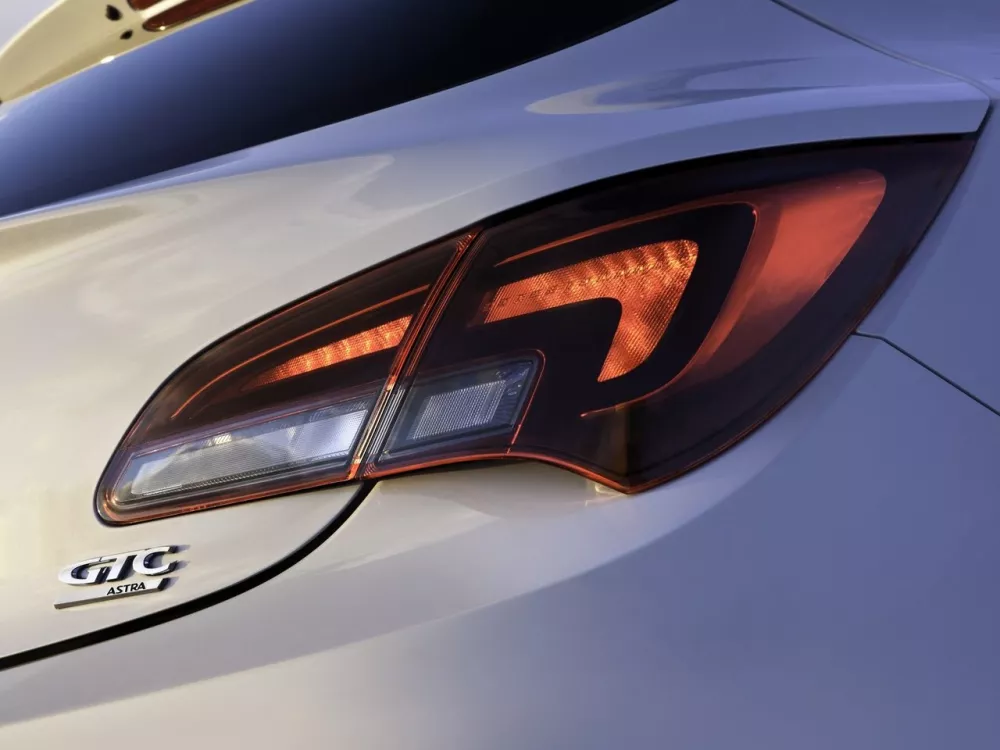 Автомобиль Opel Astra J Рестайлинг Хэтчбек (3 двери) GTC