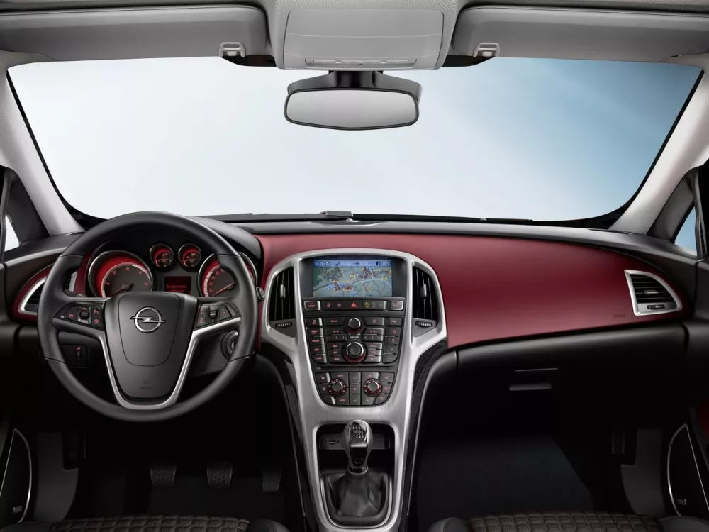 Автомобиль Opel Astra J Рестайлинг Хэтчбек (3 двери) GTC
