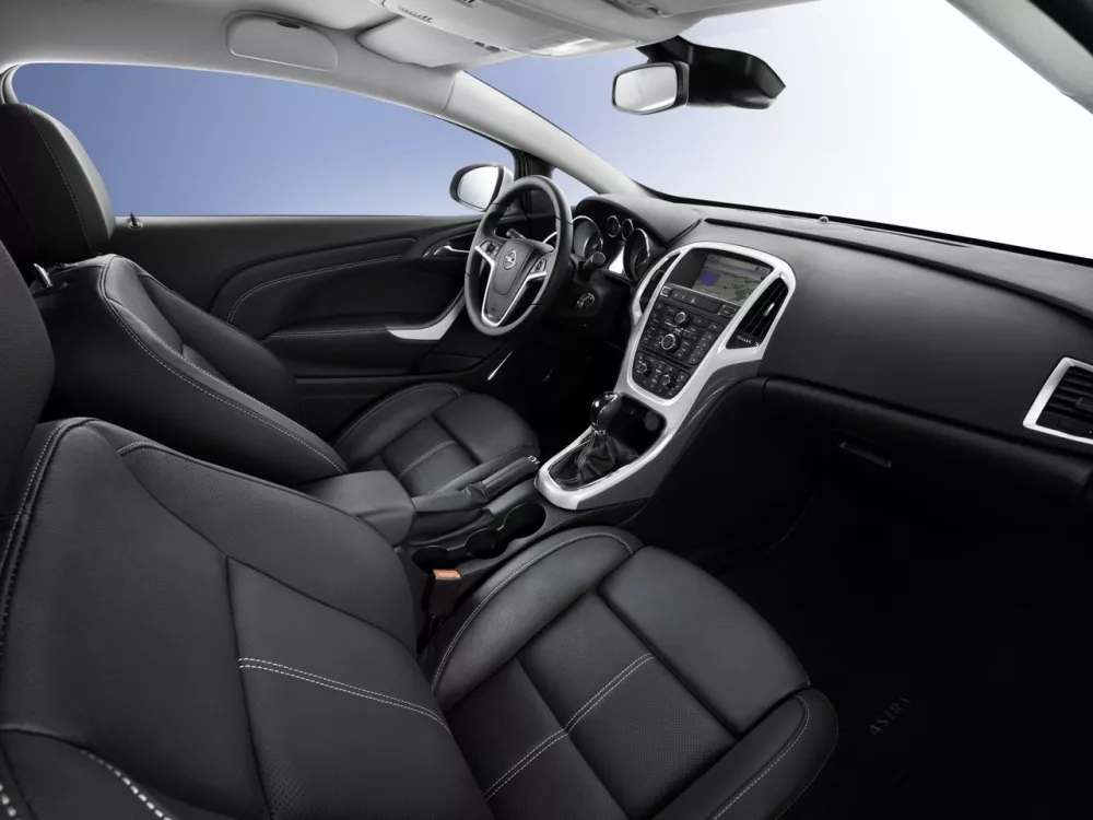Автомобиль Opel Astra J Рестайлинг Хэтчбек (3 двери) GTC