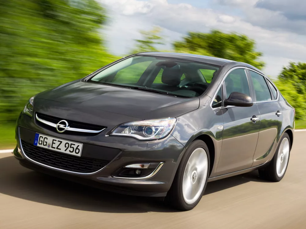 Автомобиль Opel Astra J Рестайлинг Седан