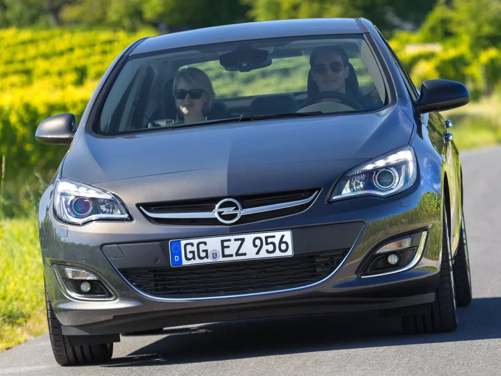 Автомобиль Opel Astra J Рестайлинг Седан