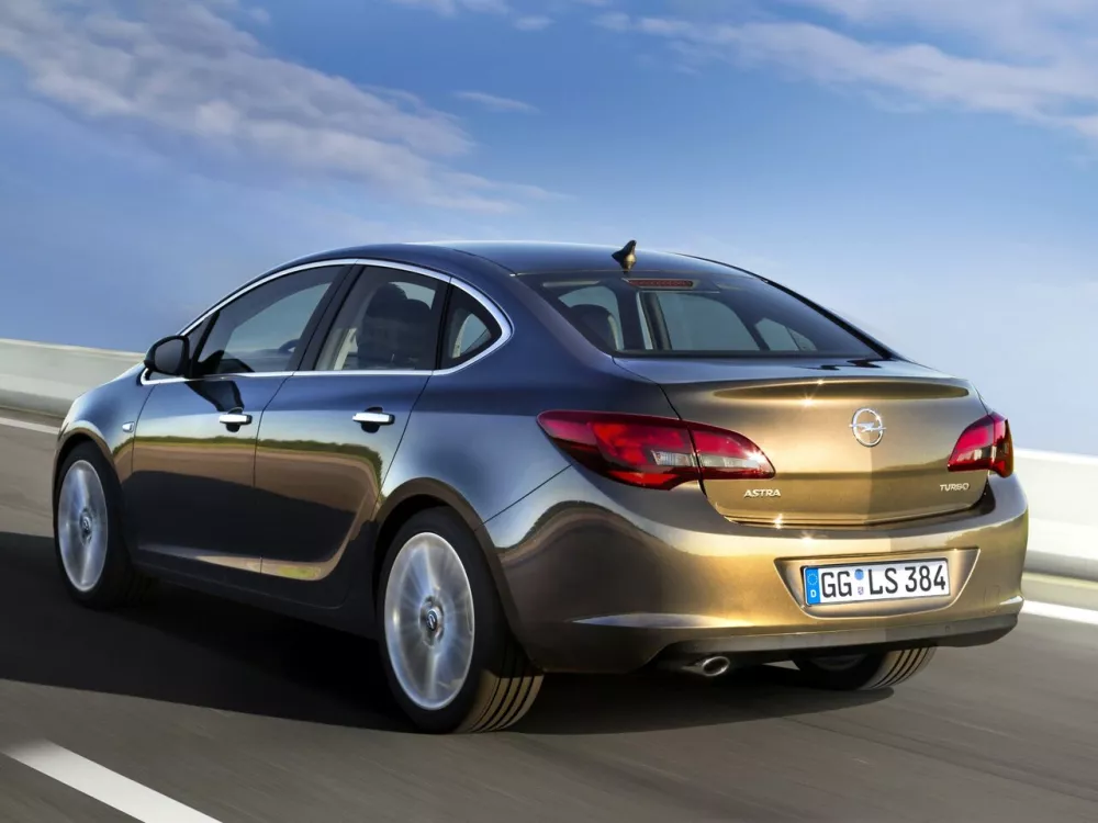 Автомобиль Opel Astra J Рестайлинг Седан