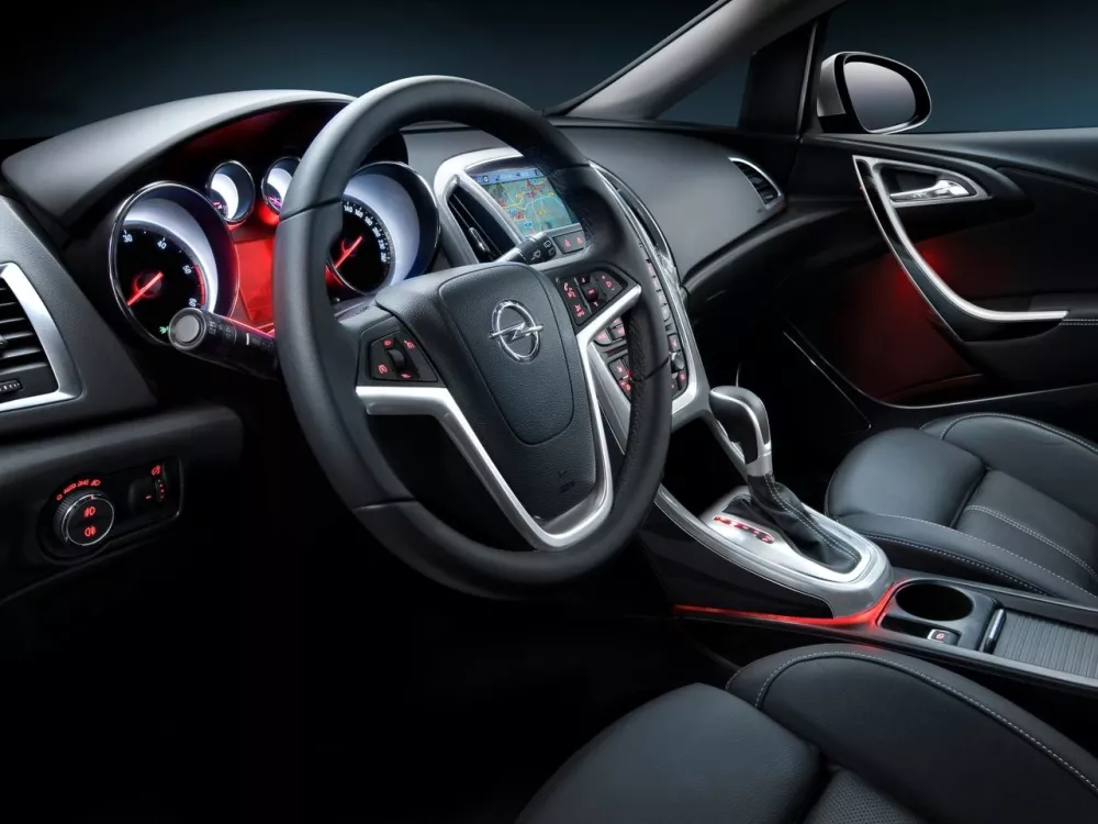 Автомобиль Opel Astra J Рестайлинг Седан