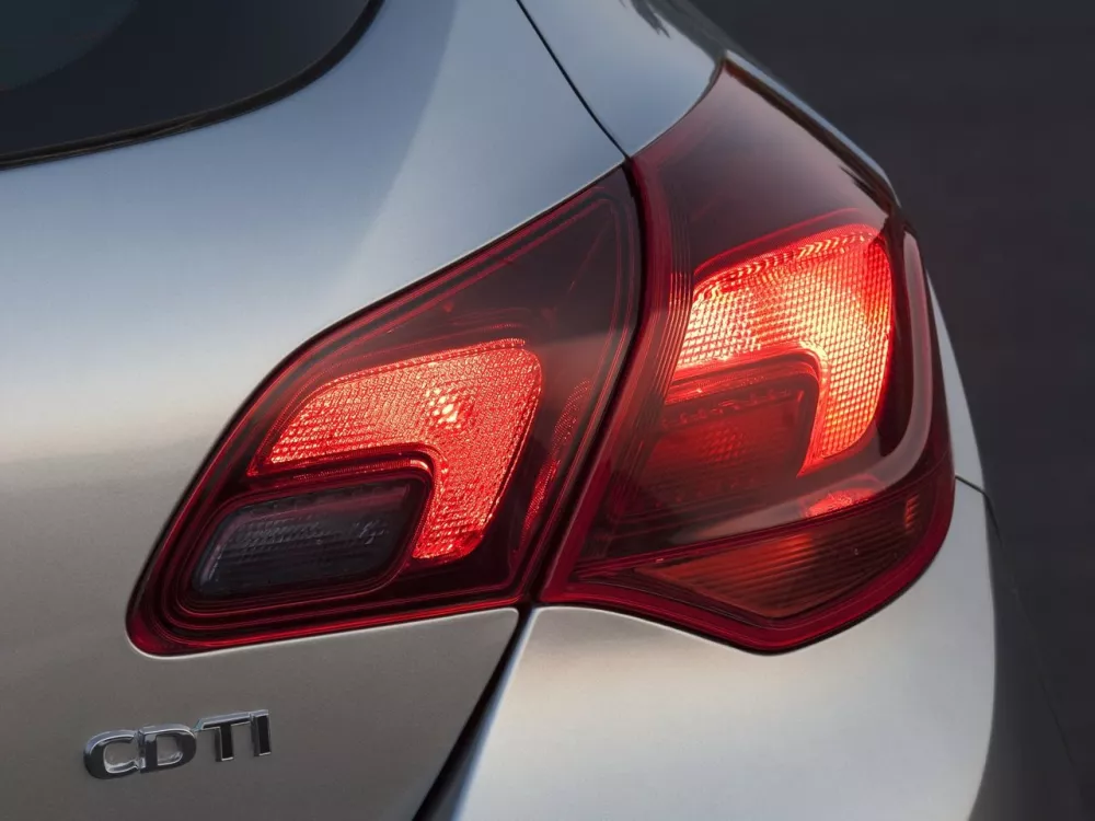 Автомобиль Opel Astra J Рестайлинг Хэтчбек (5 дверей)