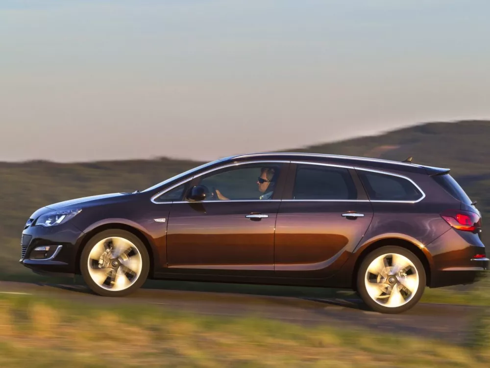 Автомобиль Opel Astra J Рестайлинг Универсал (5 дверей)