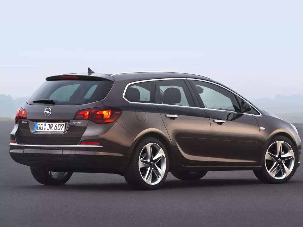 Автомобиль Opel Astra J Рестайлинг Универсал (5 дверей)
