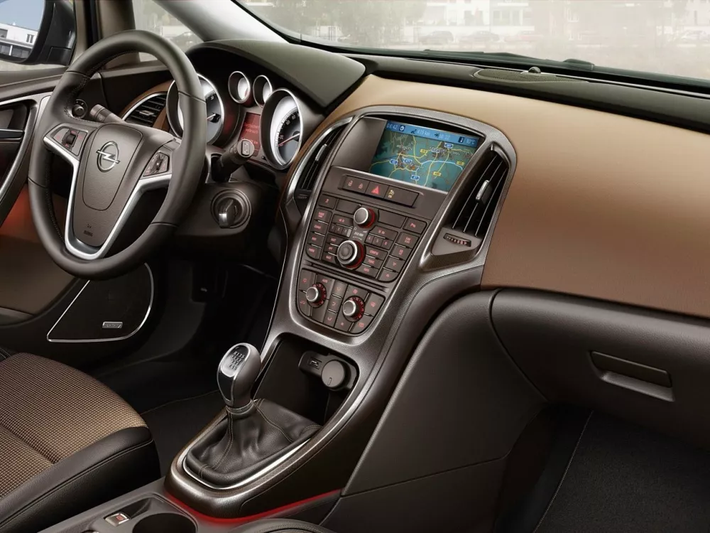 Автомобиль Opel Astra J Рестайлинг Универсал (5 дверей)