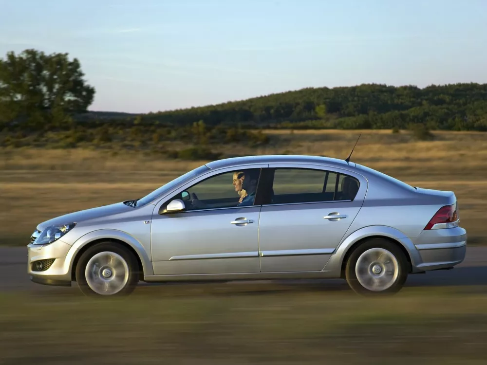 Автомобиль Opel Astra H Рестайлинг Седан