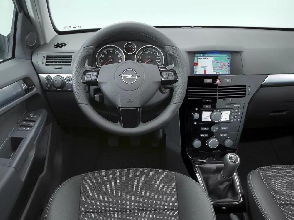 Автомобиль Opel Astra H Рестайлинг Седан