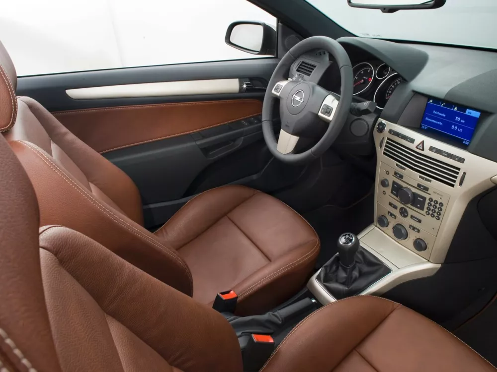 Автомобиль Opel Astra H Рестайлинг Кабриолет