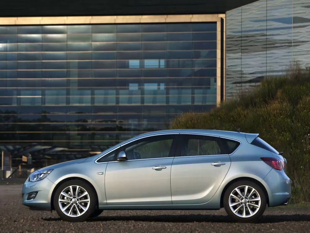 Автомобиль Opel Astra J Хэтчбек (5 дверей)