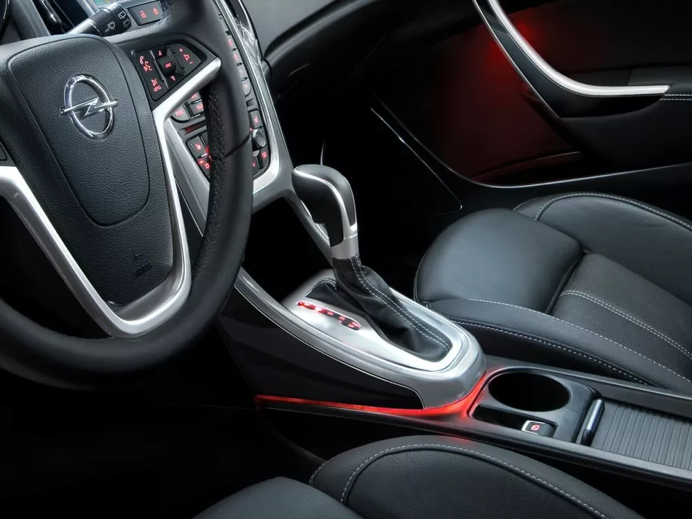 Автомобиль Opel Astra J Хэтчбек (5 дверей)