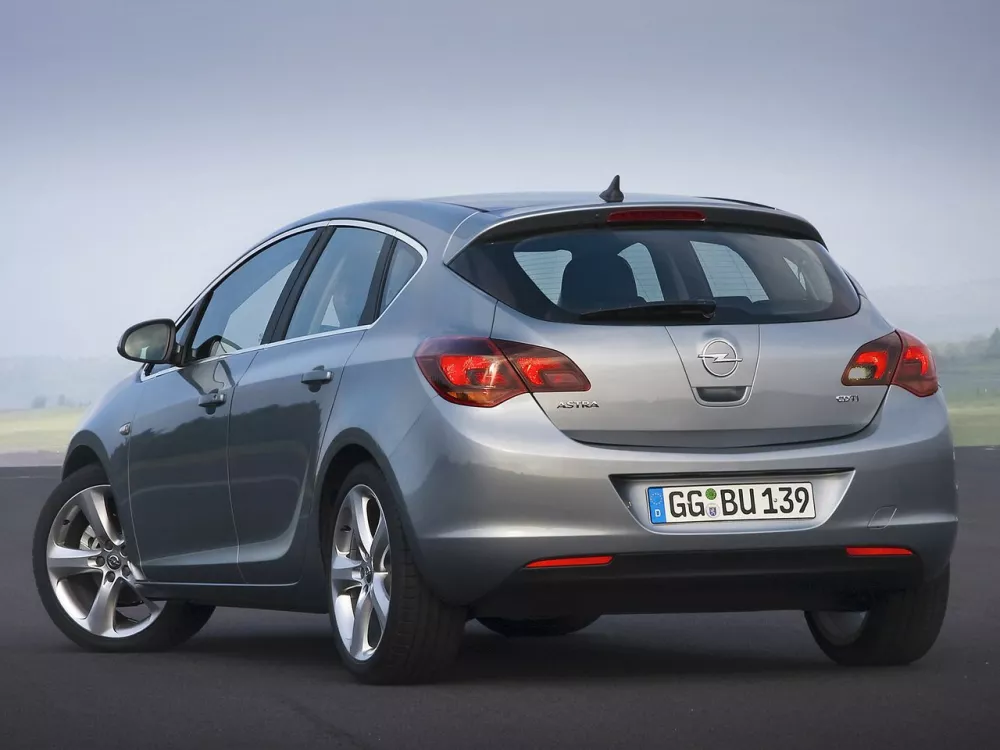 Автомобиль Opel Astra J Хэтчбек (5 дверей)